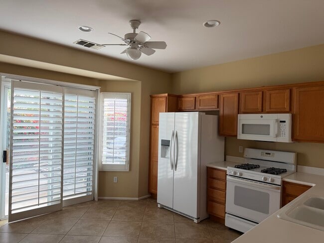 Building Photo - 78464 Glastonbury Way