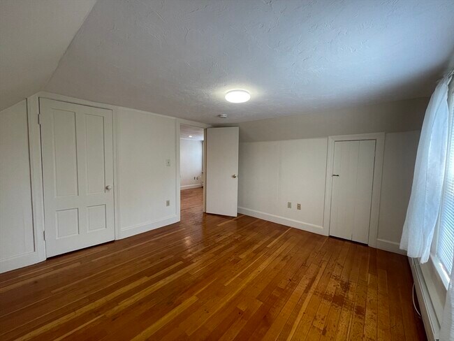Building Photo - 164 Brown St