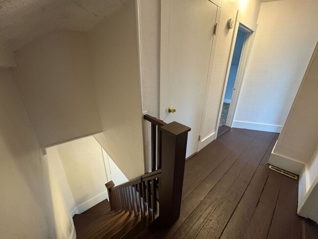 Building Photo - Cozy 2-Bedroom House with Heat Included