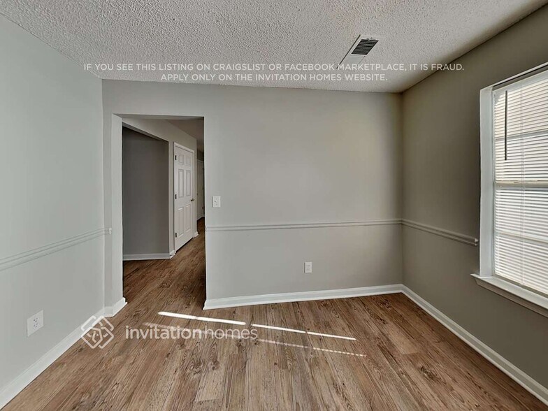 Building Photo - 685 Meadows Ln