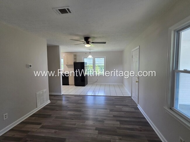 Building Photo - 5990 Peco Ln
