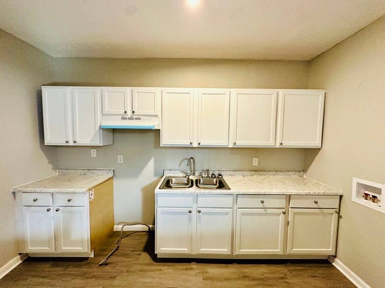 Building Photo - 2823 Garfield Ave