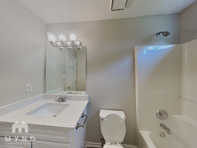Building Photo - 3708 Oakwood Manor