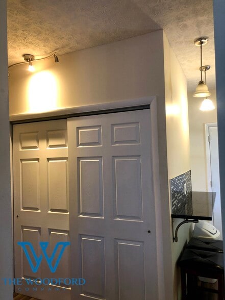 W/D_CLOSET - 1641 Summit Street
