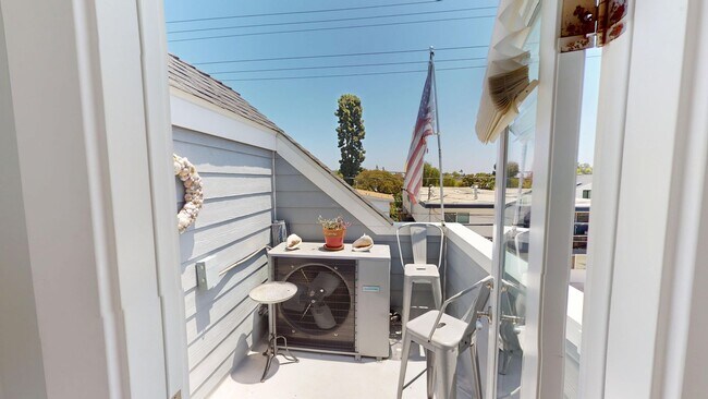 Building Photo - Spacious 3 Bed Coronado Home Available Unf...