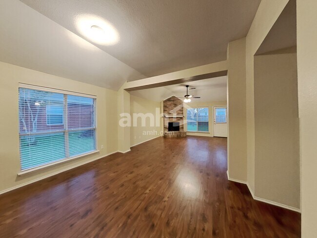 Building Photo - 2809 Mitchell Ln