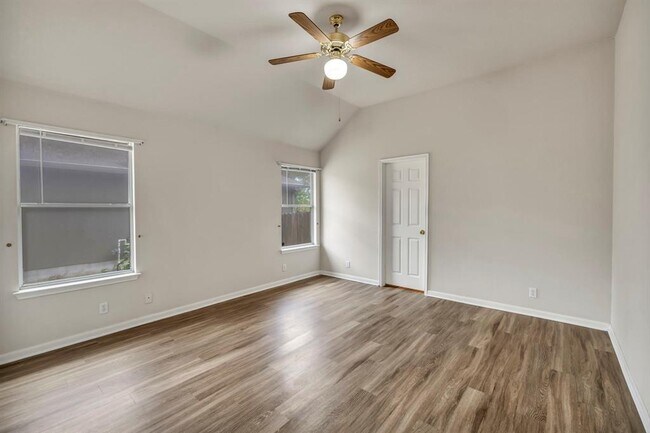 Building Photo - 216 Meadowside Dr