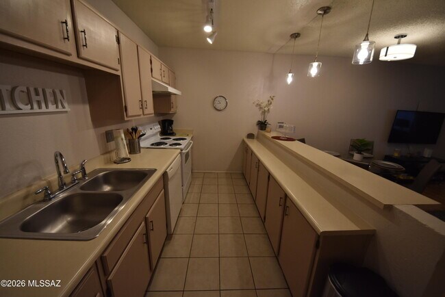 Building Photo - 8080 E Speedway Blvd