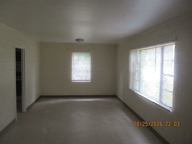 Building Photo - 806 Dorsett Ave