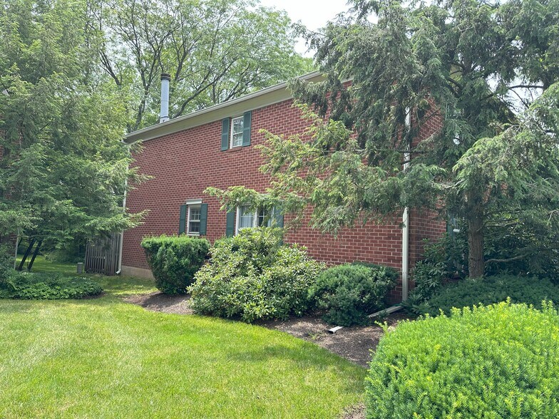 End Unit - 54 Parchment Dr