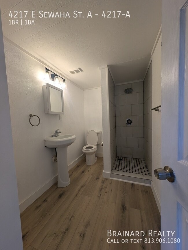 Building Photo - 4217 E Sewaha St