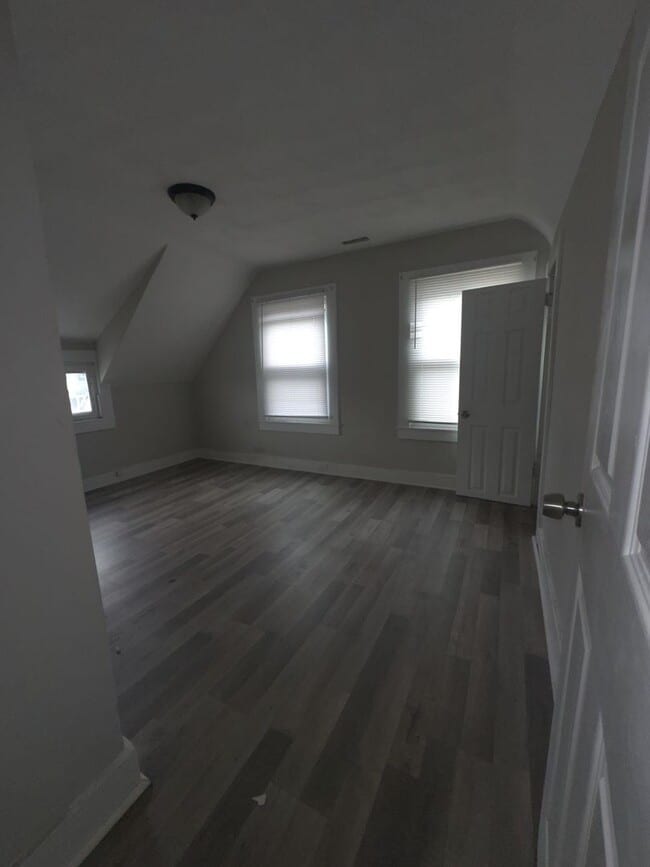 Building Photo - Single Family Home Available Almost Immediately!