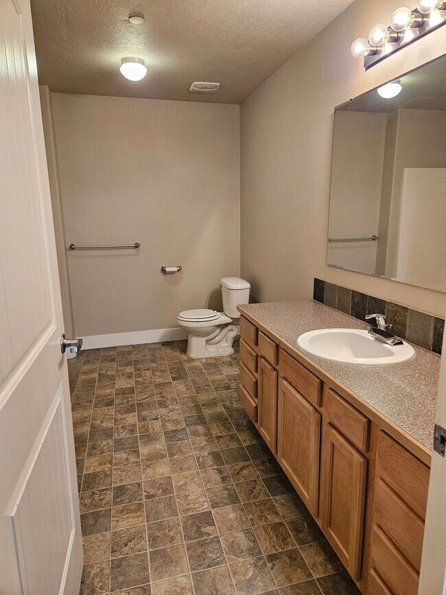 Building Photo - AVON16698