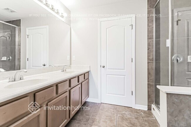 Building Photo - 5597 Rutherford Pl