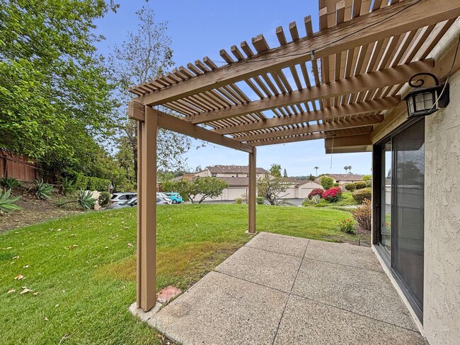 Building Photo - Beautiful 3B/2BA Home W/ 2 Car Garage, Was...
