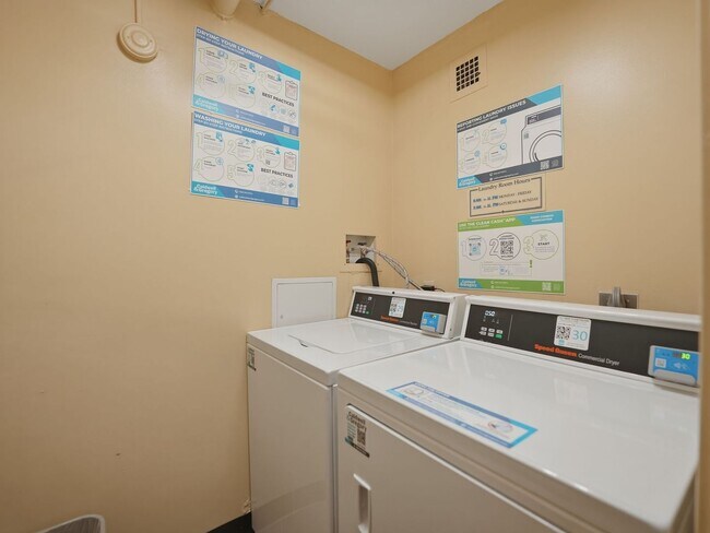 Building Photo - Oversized One-Bedroom Condo in a Prime Van Ness Location!