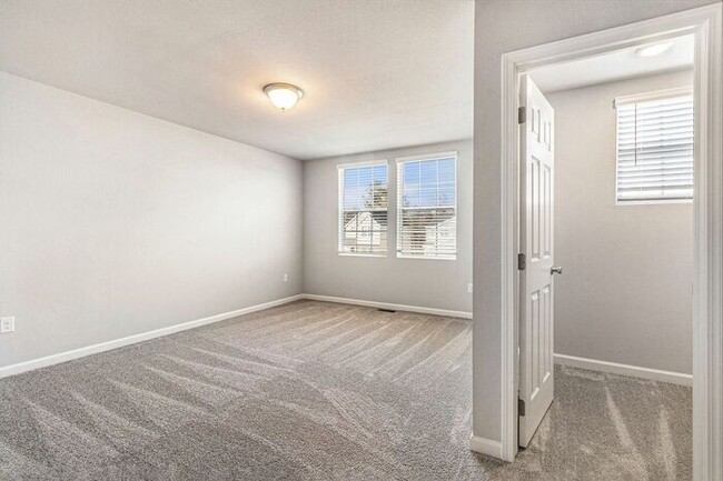 Building Photo - 109 Iris Ct