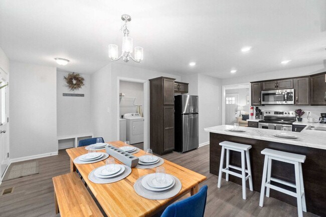 Building Photo - 863 Central Ave