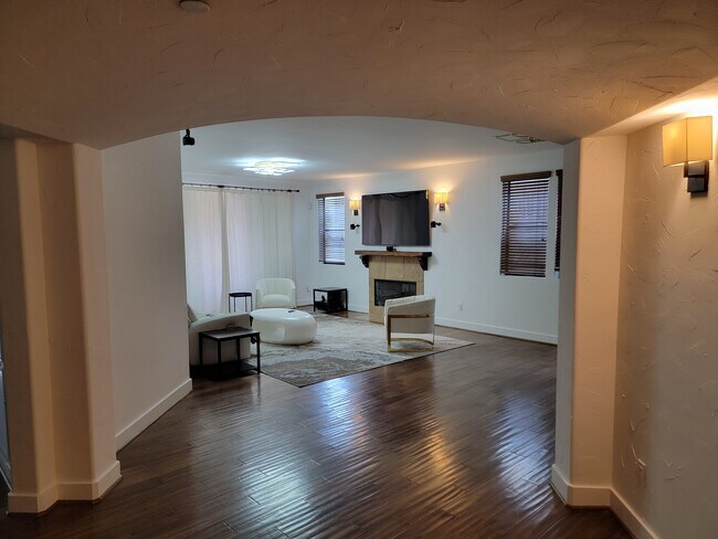 Building Photo - 1310 Armacost Ave