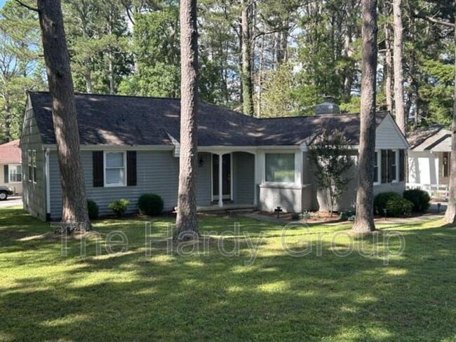 Building Photo - 934 McKellar Dr