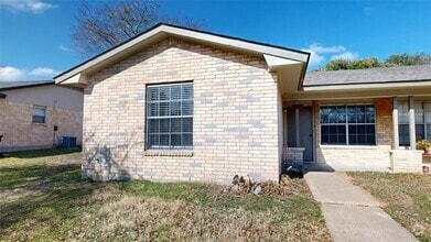 Building Photo - 1443 Hawk Tree Dr