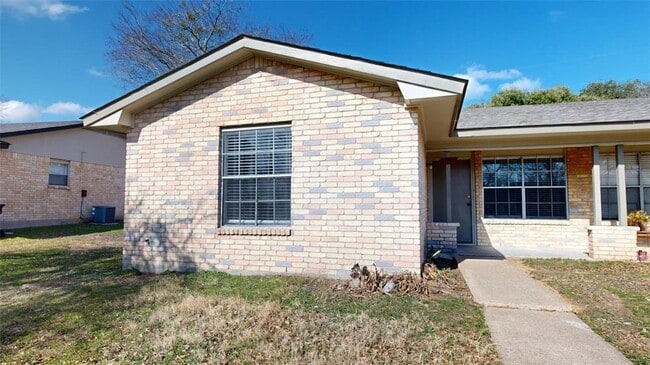 Primary Photo - 1443 Hawk Tree Dr