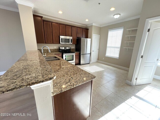 Building Photo - 4462 Ellipse Dr