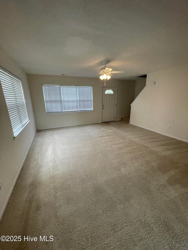 Building Photo - 71 Crush Ct