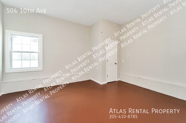 Building Photo - 504 10th Ave