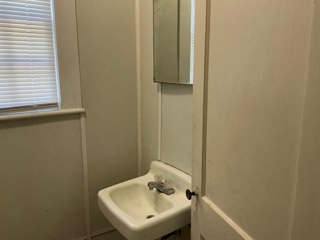 Building Photo - 1314 Carswell Ave