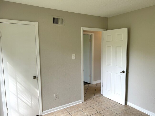 Building Photo - 3130 Fairmeadow Horn Lake, MS 38637