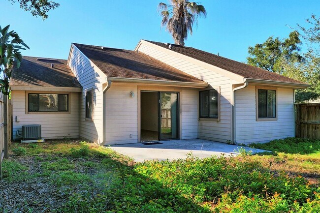 Building Photo - Single family home in Winter Park! 3/2 wit...
