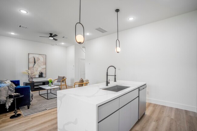 Building Photo - 4201 Oats St