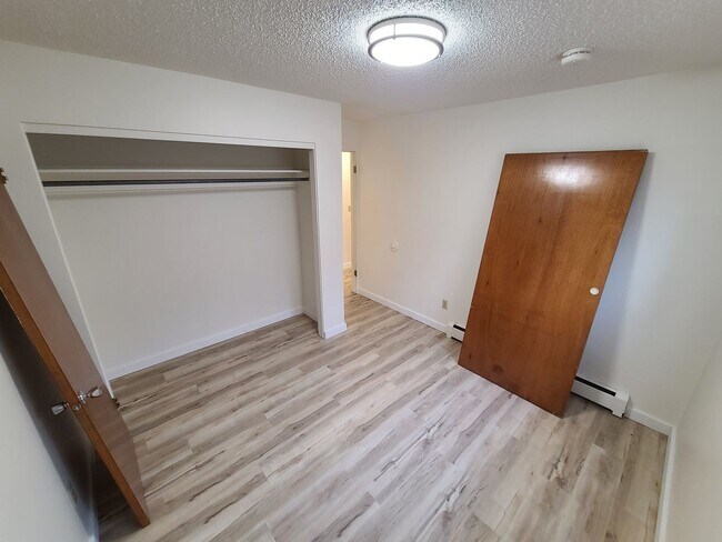 Building Photo - Knowles 4-Plex