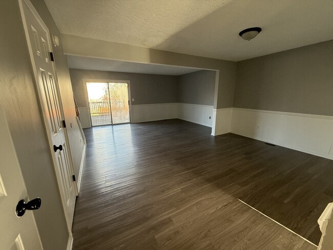 Building Photo - 1027 Pirates Ct