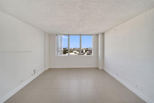 Building Photo - 1500 Bay Rd