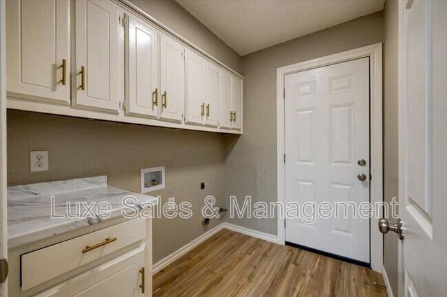 Building Photo - 1707 N Gleason Ave