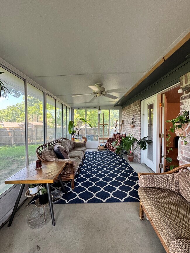 Building Photo - 740 Admiralty Way