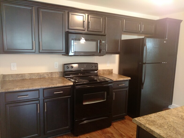 Building Photo - 8201 Lenox Creekside Dr