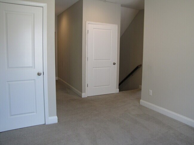 Building Photo - 349 Papyrus Pl