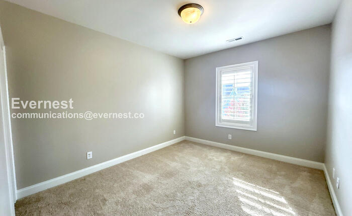 Building Photo - 147 Hobbs Dr