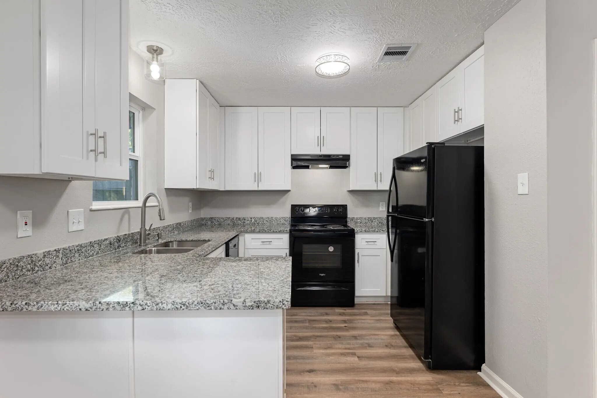 Building Photo - 9806 Thrush St