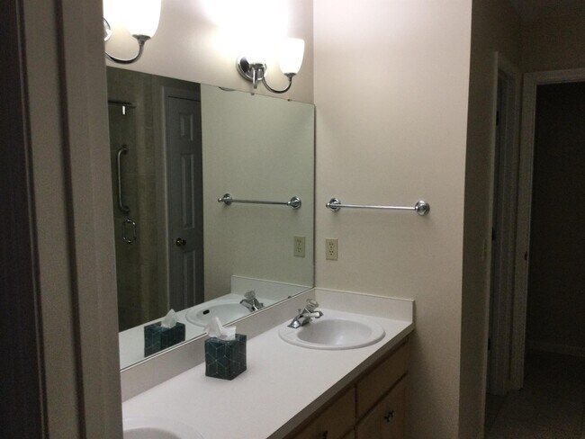 Building Photo - 4280 Riverchase Dr