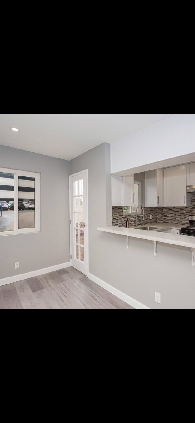 Building Photo - 1031 Mariposa St