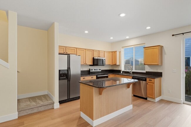 Building Photo - Freshly Updated- 3 Bedroom, 2.5 Bath Townh...