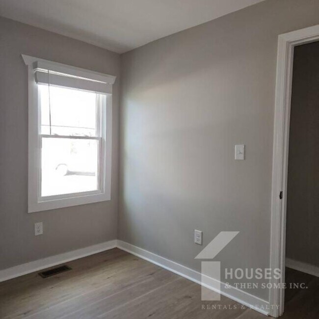 Building Photo - 511 Hampton Ave