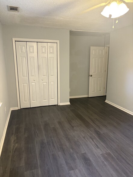 Building Photo - 1717 Cherokee Rd