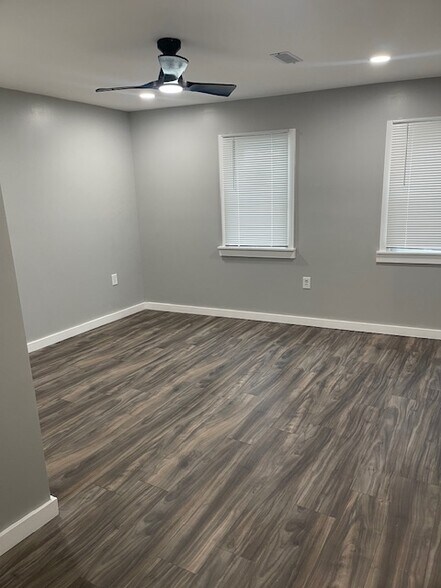 Building Photo - 1438 E 45th St