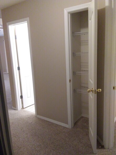 Linen Closet - 3013 N Fremont Ave