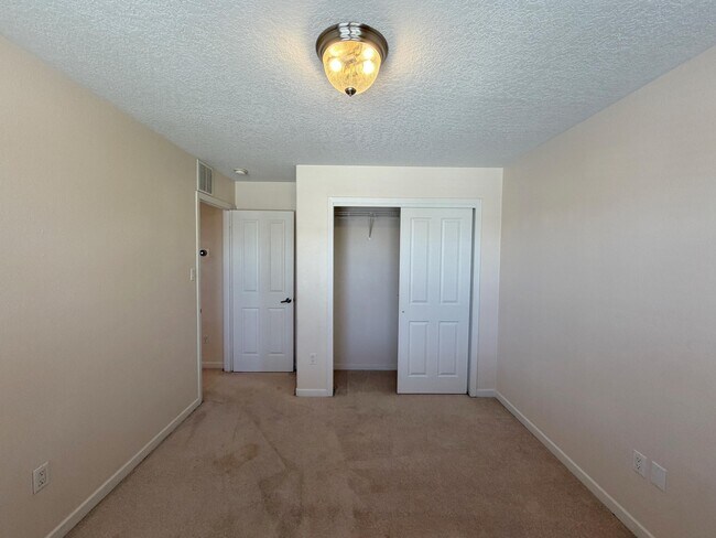 Building Photo - 6216 Calle Vizcaya NW